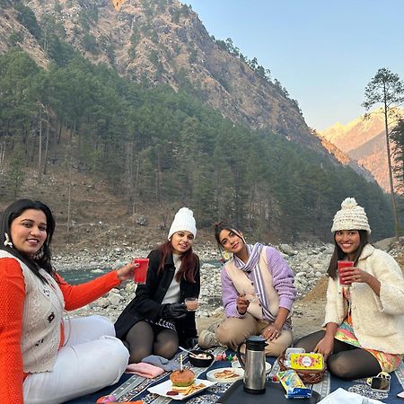 The Royal Orchard Kasol Hotel Exterior photo