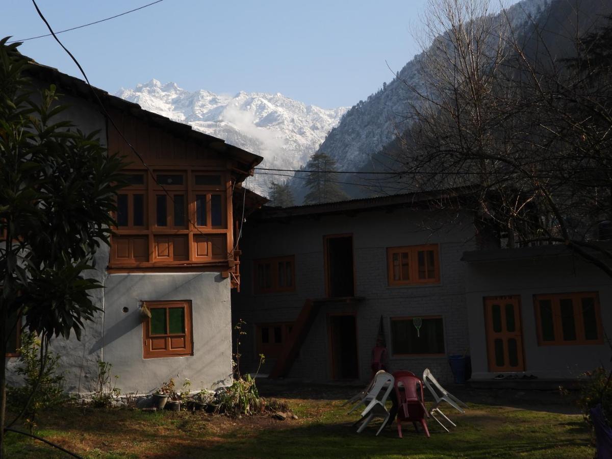 The Royal Orchard Kasol Hotel Exterior photo