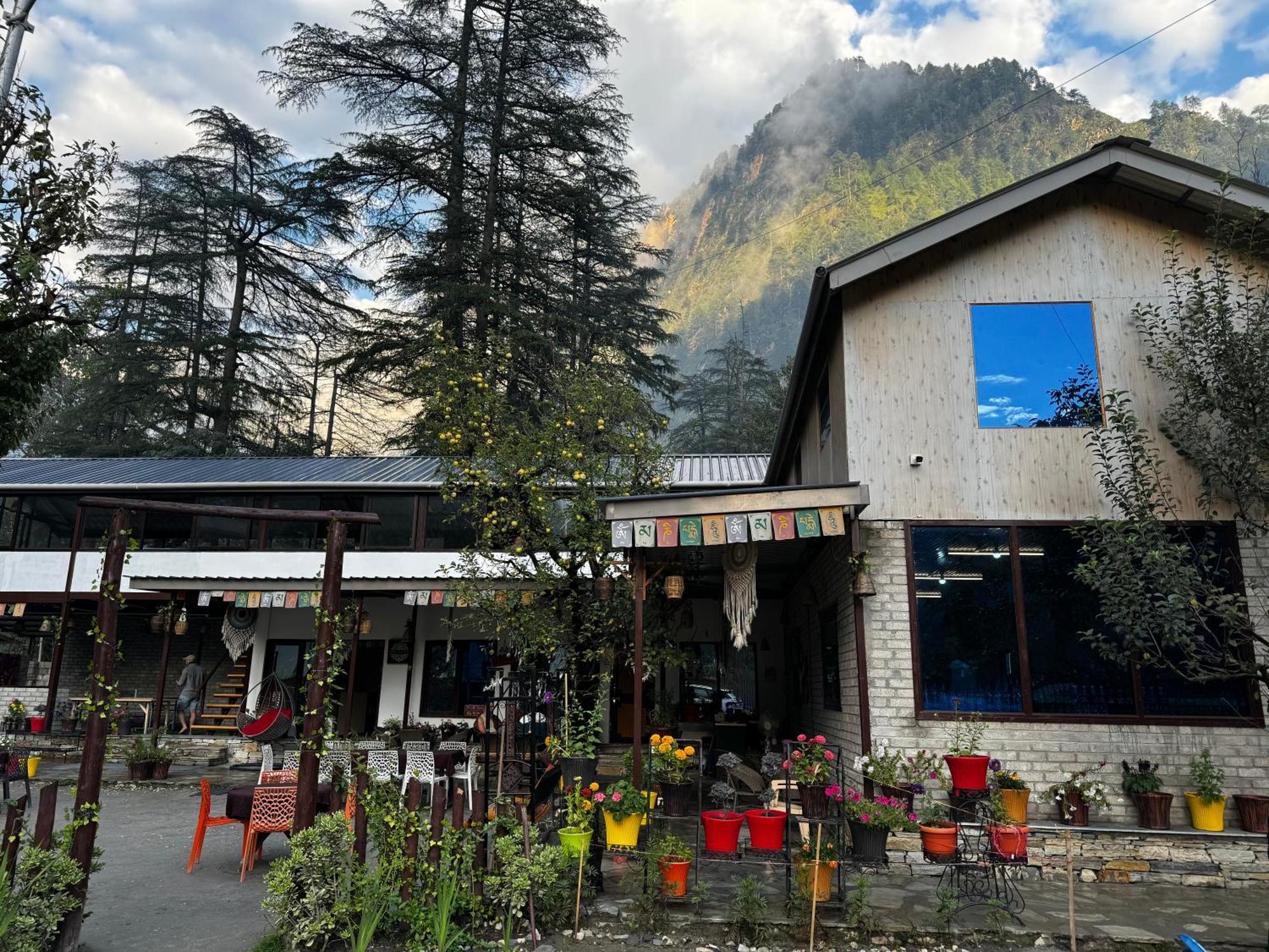 The Royal Orchard Kasol Hotel Exterior photo