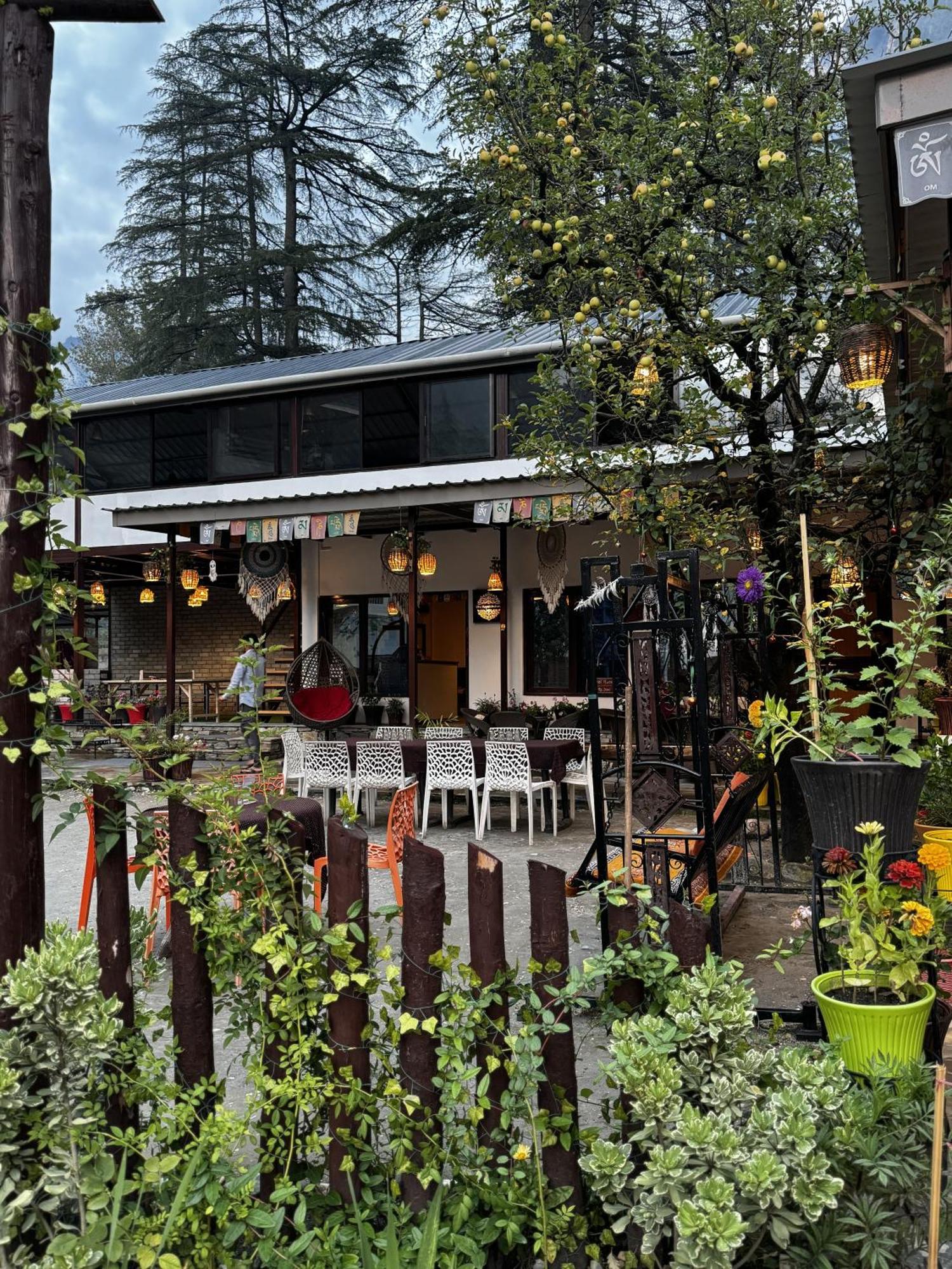 The Royal Orchard Kasol Hotel Exterior photo
