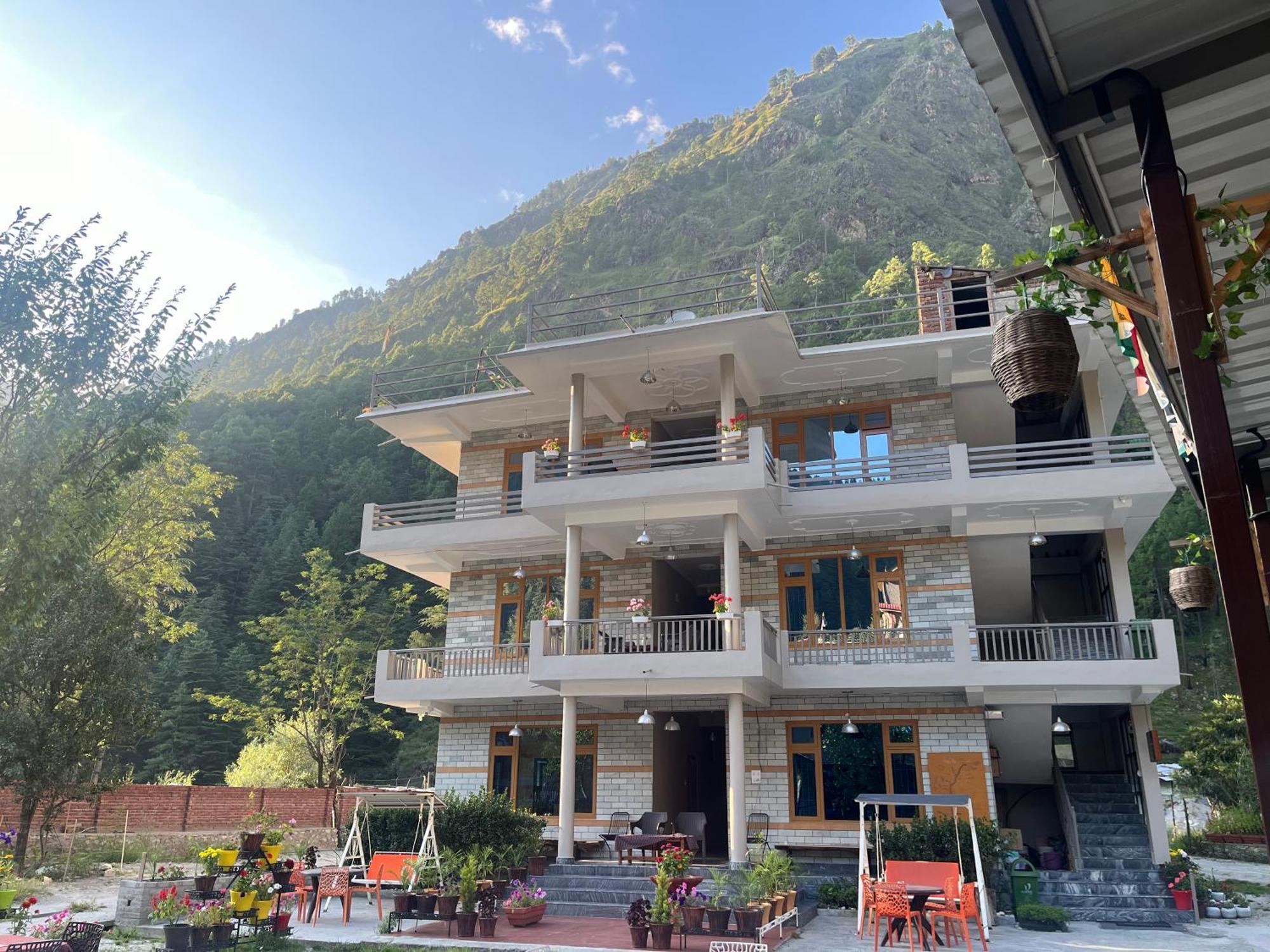 The Royal Orchard Kasol Hotel Exterior photo